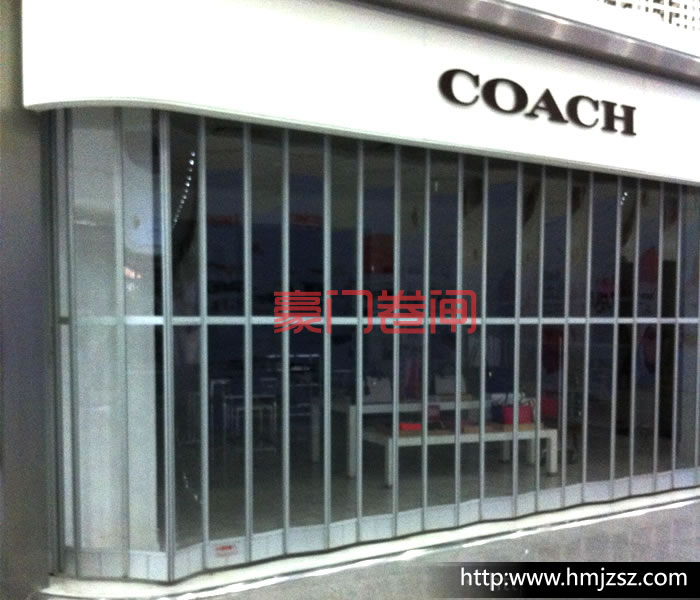 水晶折叠门 COACH店面